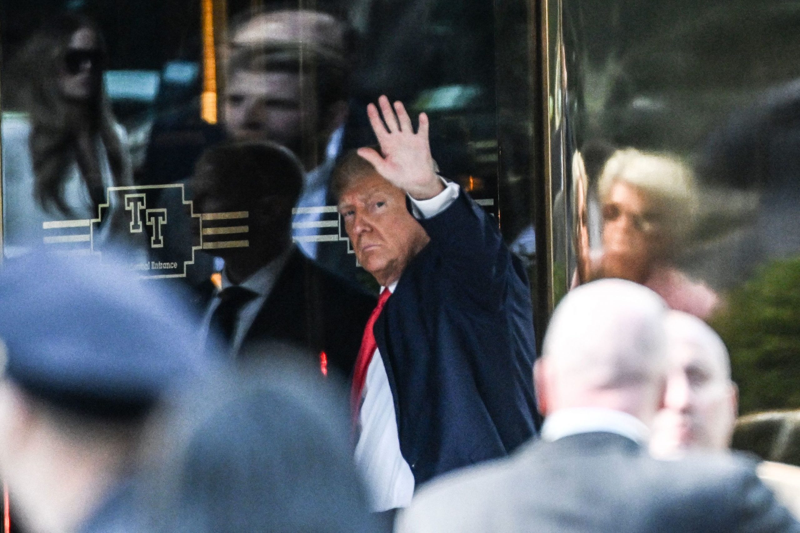 Trump La lectura de cargos de Trump iniciará a la 1:30 p.m. (hora de Colombia). FOTO TOMADA DE: AFP