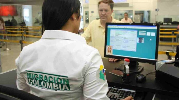 Procuraduría investiga irregularidades de Migración Colombia, al no permitir el ingreso de un vuelo con migrantes