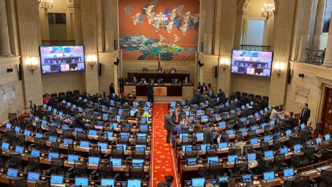 ¡Que no nos distraigan! Ojo los con las reformas. FOTO TOMADA DE: ASOCAPITALES