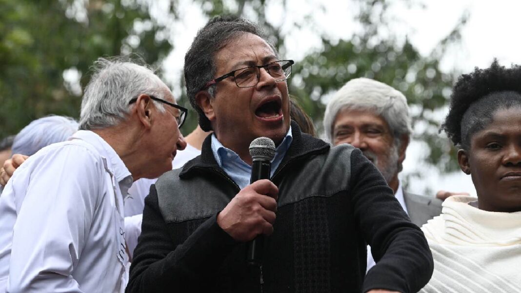 El papel de los medios: autorreflexión, libertades y control 