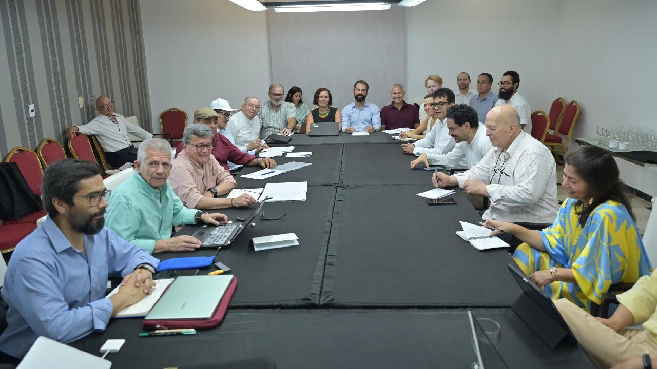 La mesa de diálogo para el cese al fuego se llevo a cabo en Cuba. FOTO TOMADA DE: TWITTER @COMISIONADOPAZ