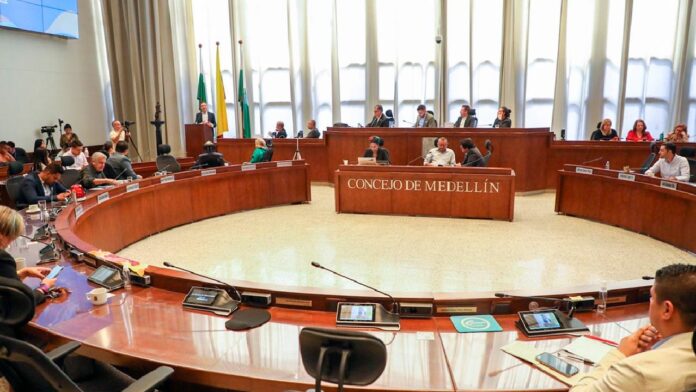 Concejo de Medellín reanuda debate sobre transferencia de plata de EPM a la Alcaldía