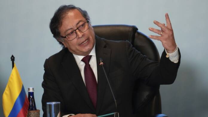 Aprobación de Gustavo Petro