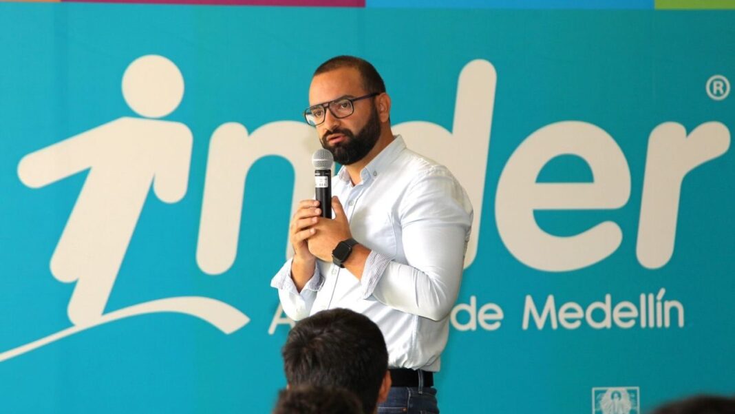 Cristian Sánchez dejó la dirección del Inder Medellín