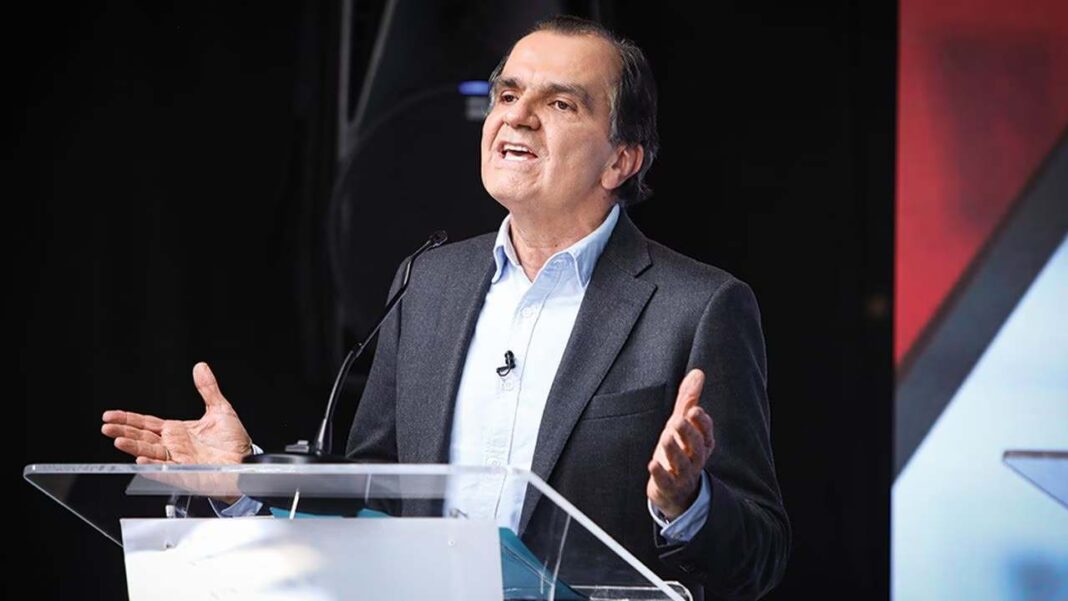 Óscar Iván Zuluaga renunció al Centro Democrático