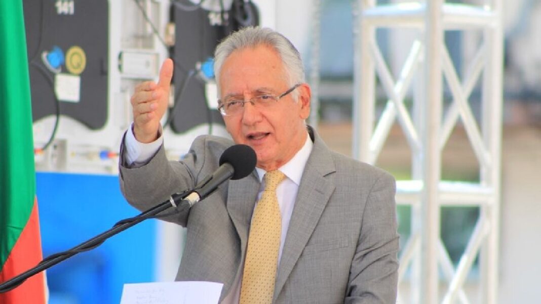 Ministro de Salud asegura que no hay situación crítica con EPS pero da soluciones ante posible quiebra