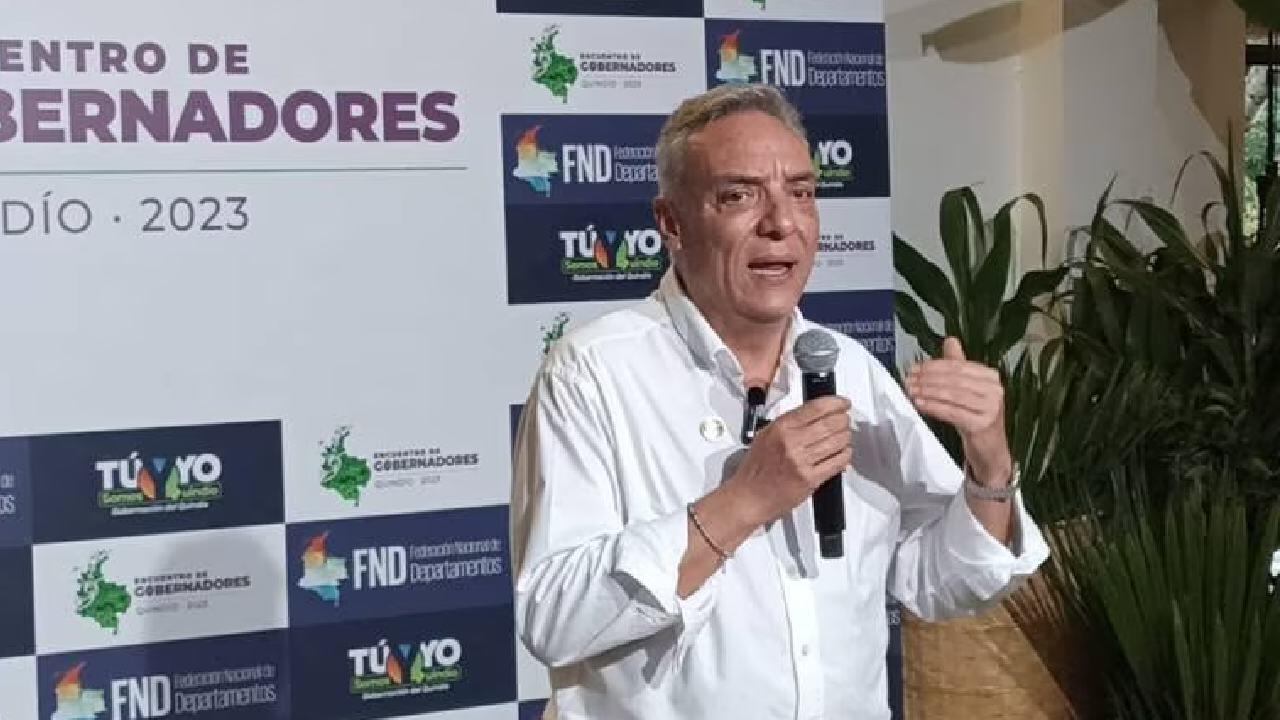 Gobernadores piden la renuncia del ministro del Interior Luis Fernando Velasco