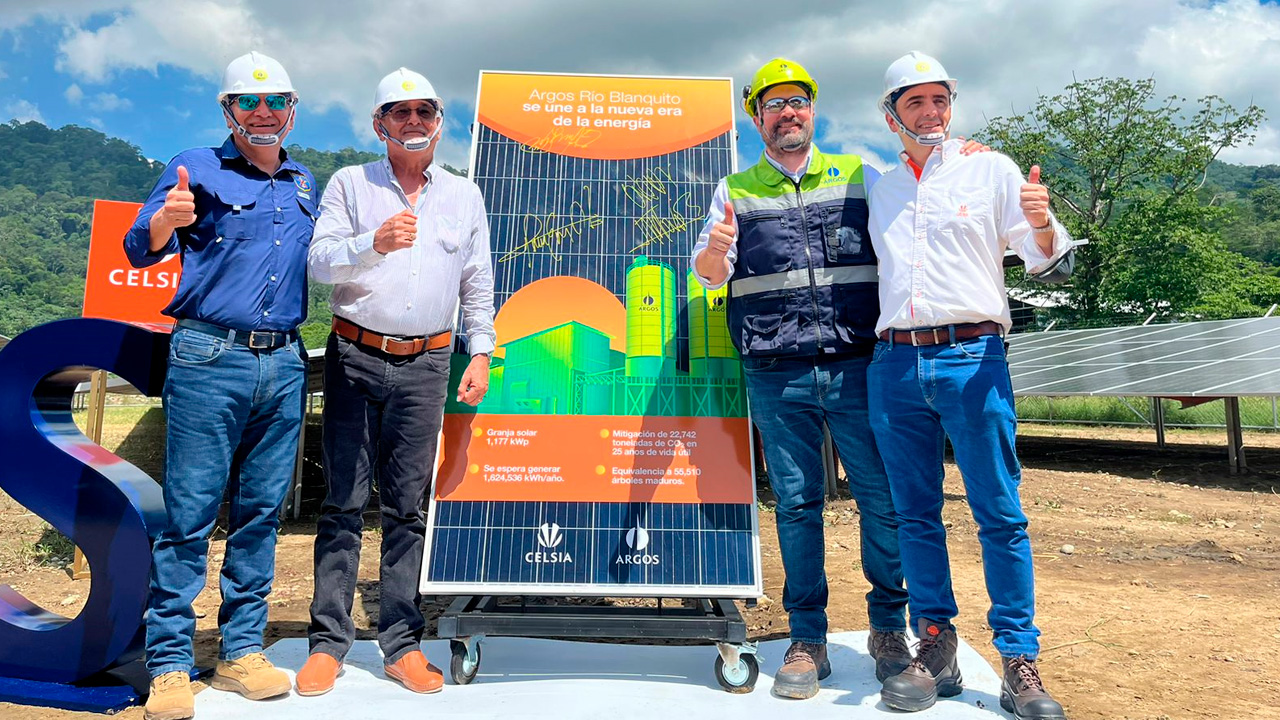 Con una inversión que ascendió a más de USD 1,2 millones, Cementos Argos y Celsia, inauguraron una granja solar con más de 2.100 módulos fotovoltaicos en la planta de Cementos Argos en Choloma, Río Blanquito, en Honduras.