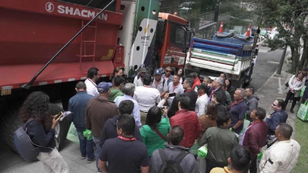 Bogotá etiquetó vehículos cero emisiones en la feria de tecnología y movilidad