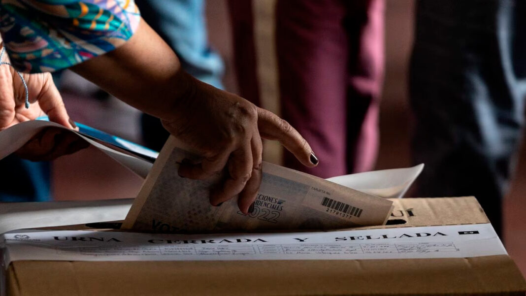 Las mediciones son formadoras de opinión e influencian a financiadores de las campañas y quitan y ponen a los candidatos de debates de alta trascendencia, su legitimidad siempre será escrutable.