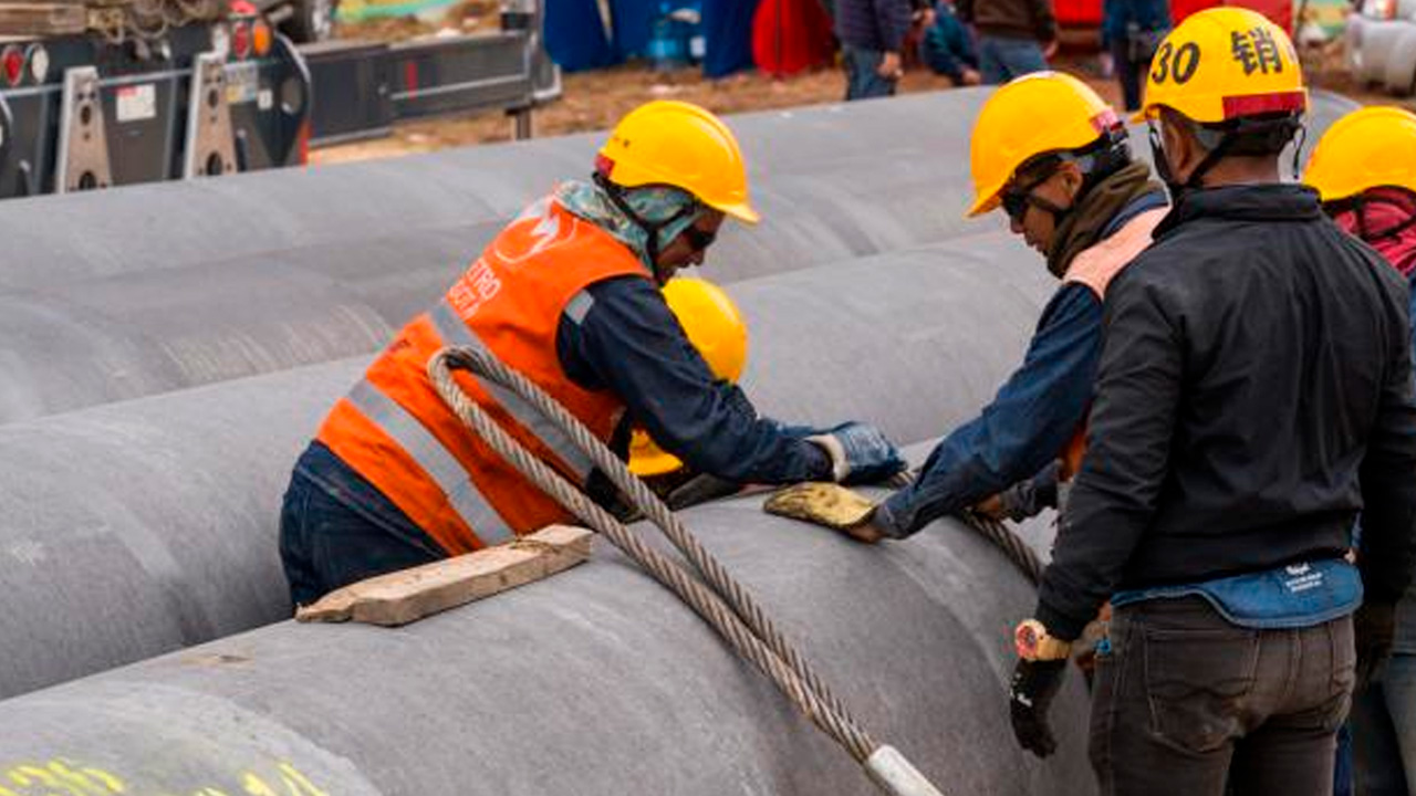 Siete de casa diez pilotes del viaducto serán construidos en la planta de prefabricados de Bosa y transportados a los diferentes puntos donde se adelantan las obras de la primera línea del Metro de Bogotá.