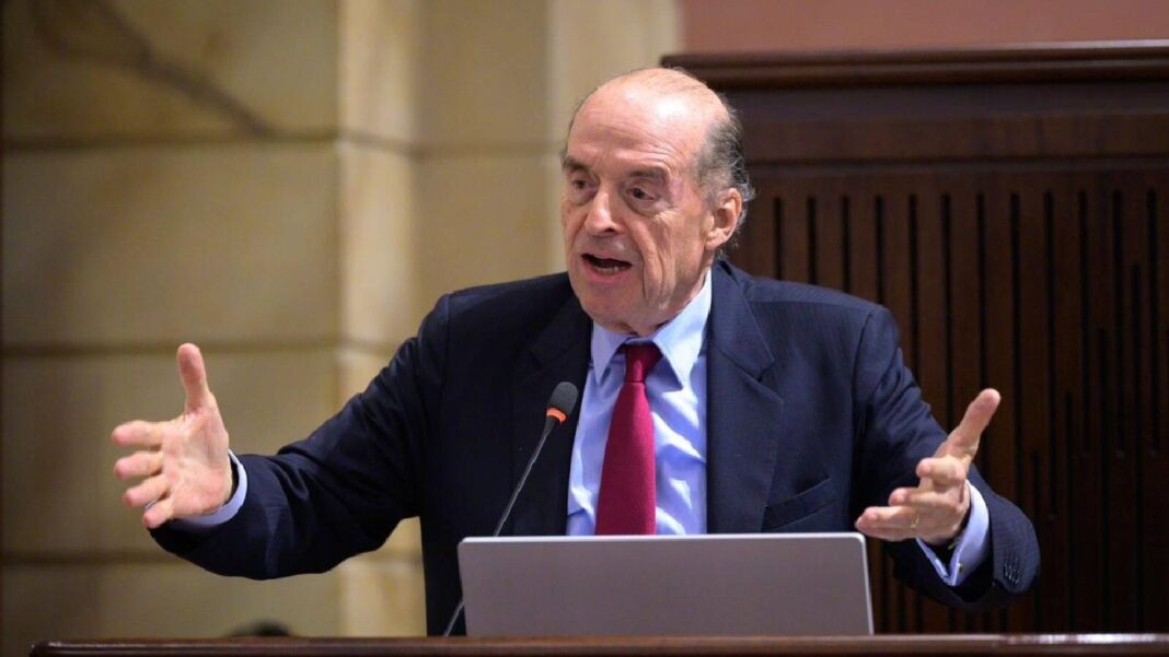 Procuraduría abre investigación a Canciller Leyva por licitación de pasaportes