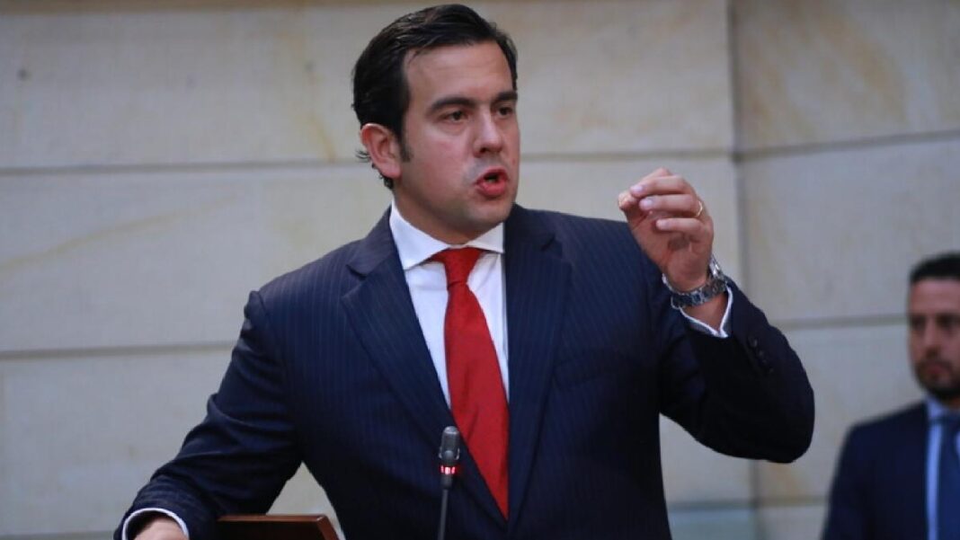 La propuesta de Rodrigo Lara para combatir el desempleo en Bogotá