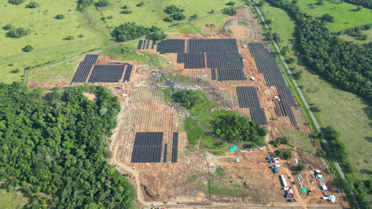 GreenYellow Colombia impulsa su energía imparable en San Juan Arama, Meta, con la construcción del parque solar Versalles que avanza en un 85 por ciento