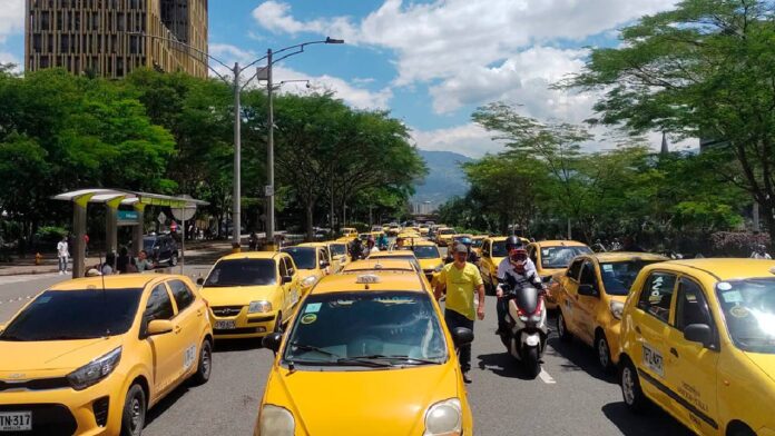 Gobierno Petro inicio el proceso de compensación de combustibles para taxistas