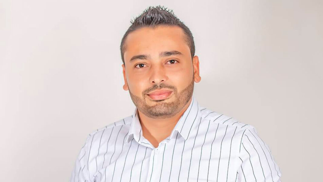 La Estrella ha estado bajo la lupa en las últimas semanas a raíz de todas las polémicas que se han dado en el municipio, Andrés Villa es el candidato de AICO a la Alcaldía, en la cuál busca derrotar el próximo 29 de octubre a las dos vertientes que hoy  hay en la ciudad.