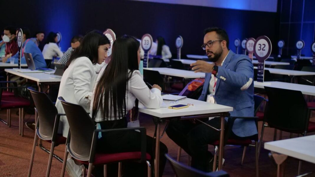 Trabajo en equipo por las empresas de alimentos, moda y belleza en Epicentro Clúster