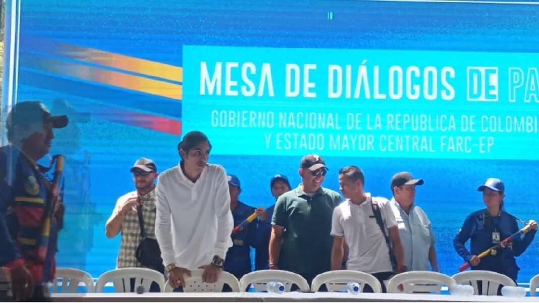 Gobierno y disidencias de las Farc instalan mesa de diálogos de paz