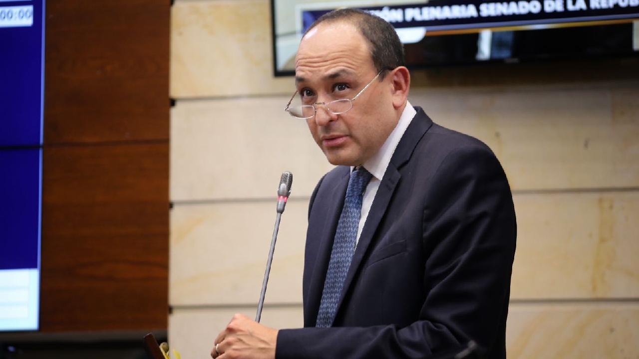 Vladimir Fernández, exsecretario jurídico de Petro, es el nuevo magistrado de la Corte Constitucional