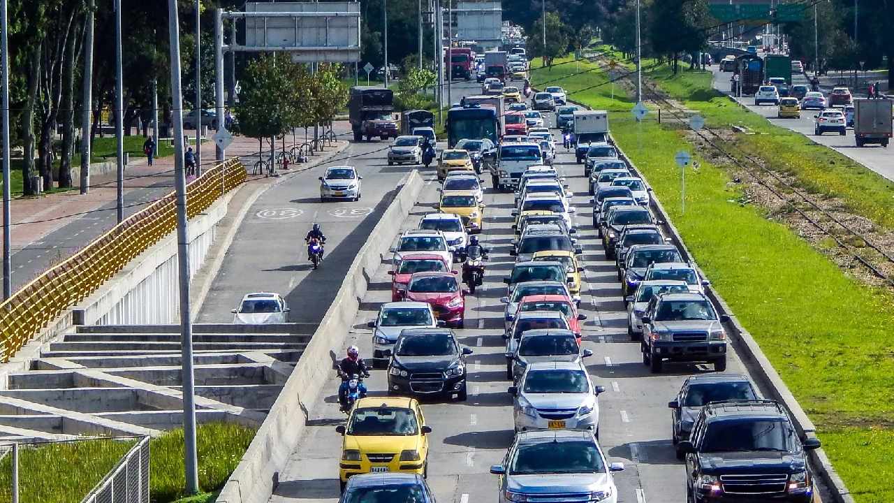 carro (1) Movilidad lanza iniciativa digital que reúne soluciones para reducir riesgos en vías