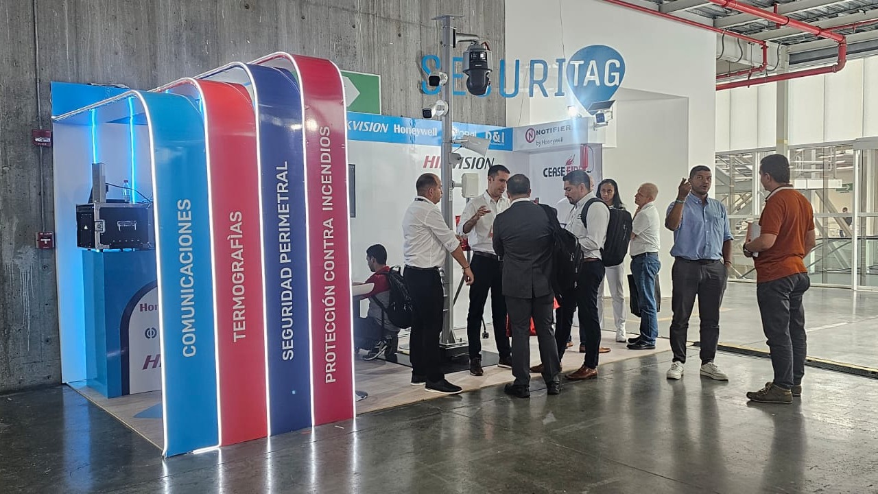 Hikvision exposolar