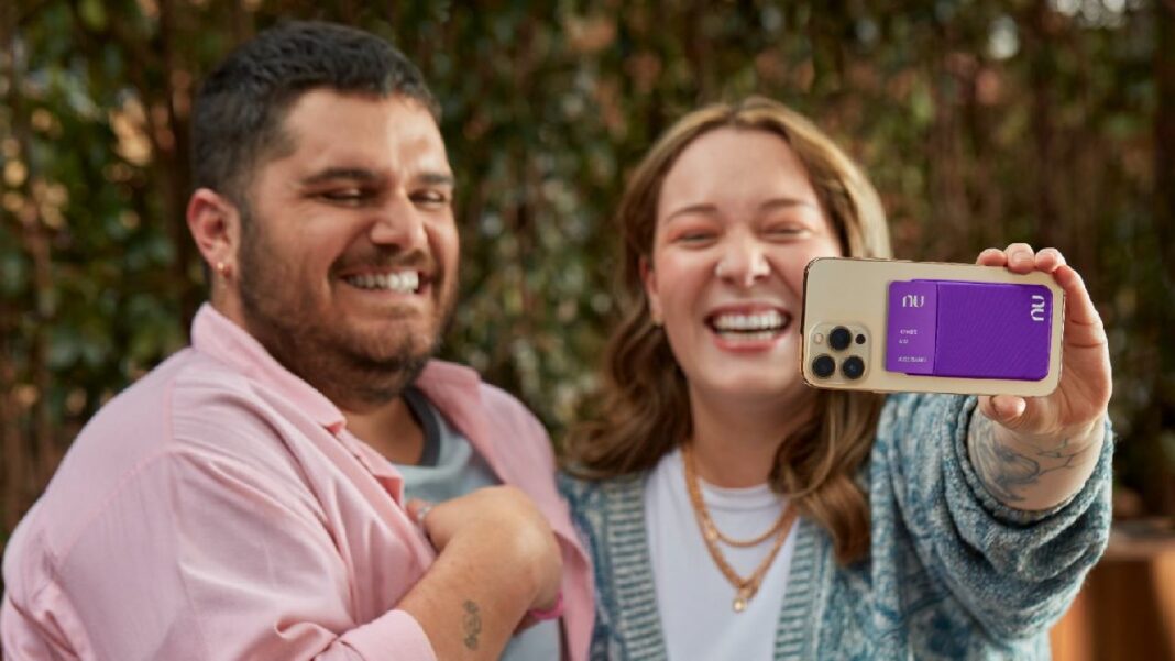 Nubank ahorró a sus clientes más de $8,000 millones de dólares en comisiones bancarias en 2022