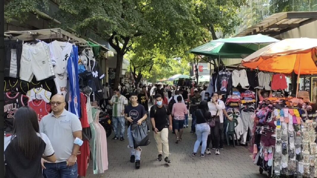 Empresas buscan hasta 20.000 empleados para la temporada de fin de año