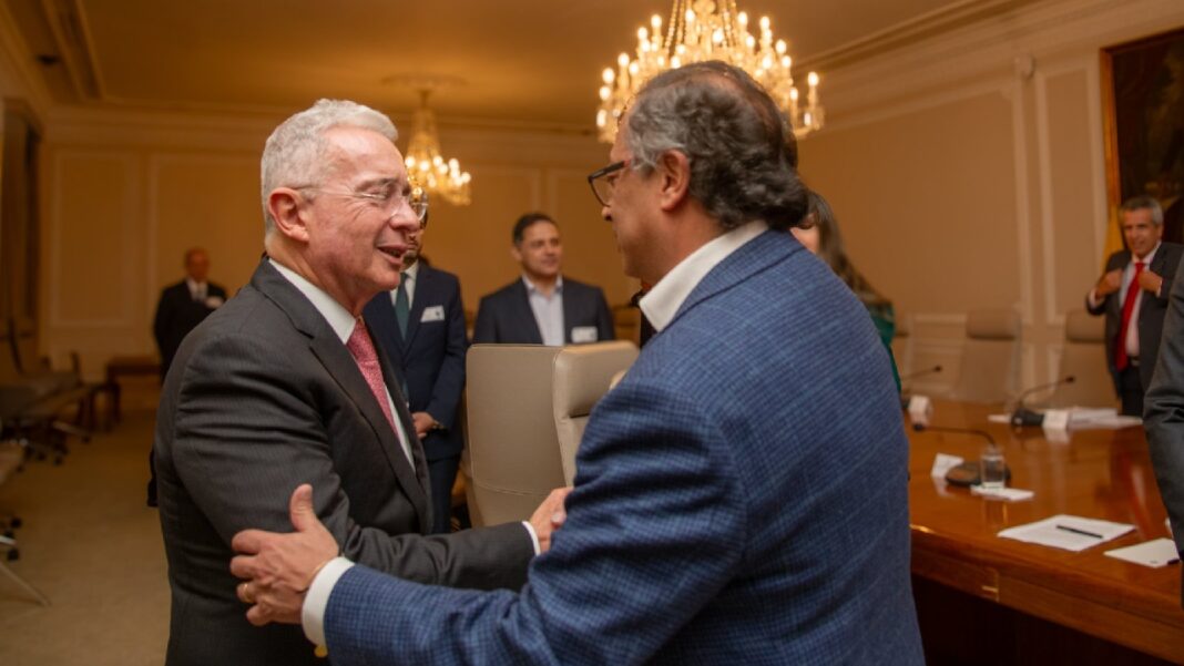 ¿Qué expuso Álvaro Uribe sobre la reforma a la salud en su encuentro con Gustavo Petro?