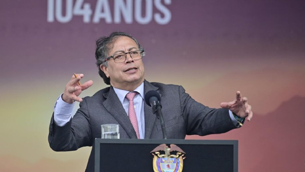 Petro busca respiro en medio del ahogo: culminó una semana en la que se reunió con Uribe y empresarios