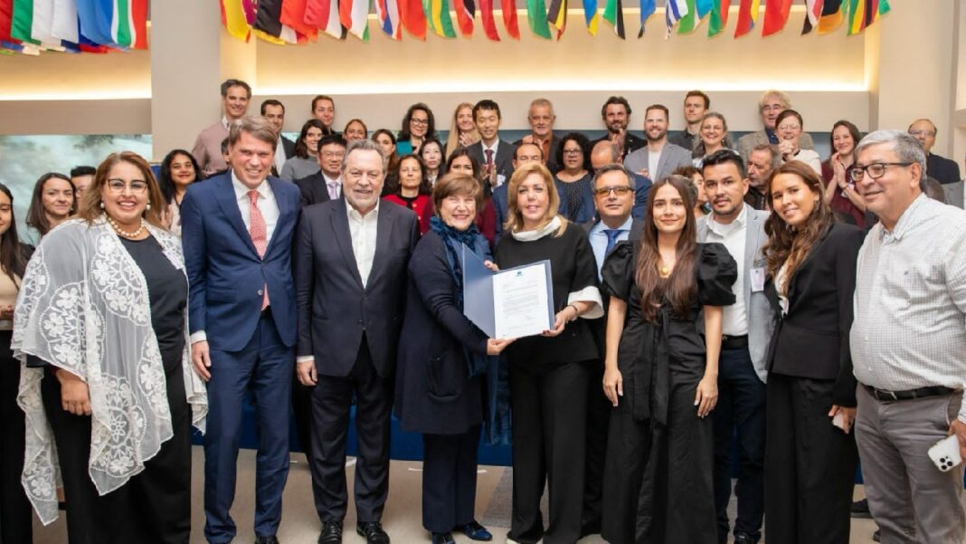 Gobernadora del Valle recibió acreditación del SITUR como miembro de la Red Internacional de Observatorios de Turismo Sostenible de la OMT