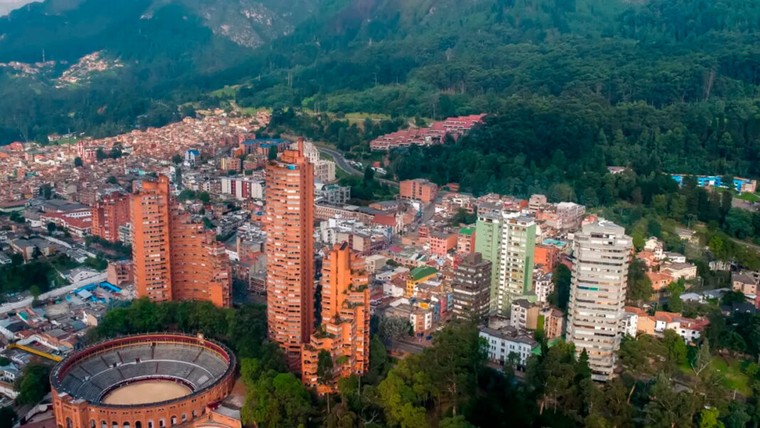 Los sectores que más aportaron al decrecimiento del PIB de la ciudad capitalina fueron la industria manufacturera, el comercia al por mayor y al por menor y el de construcción.