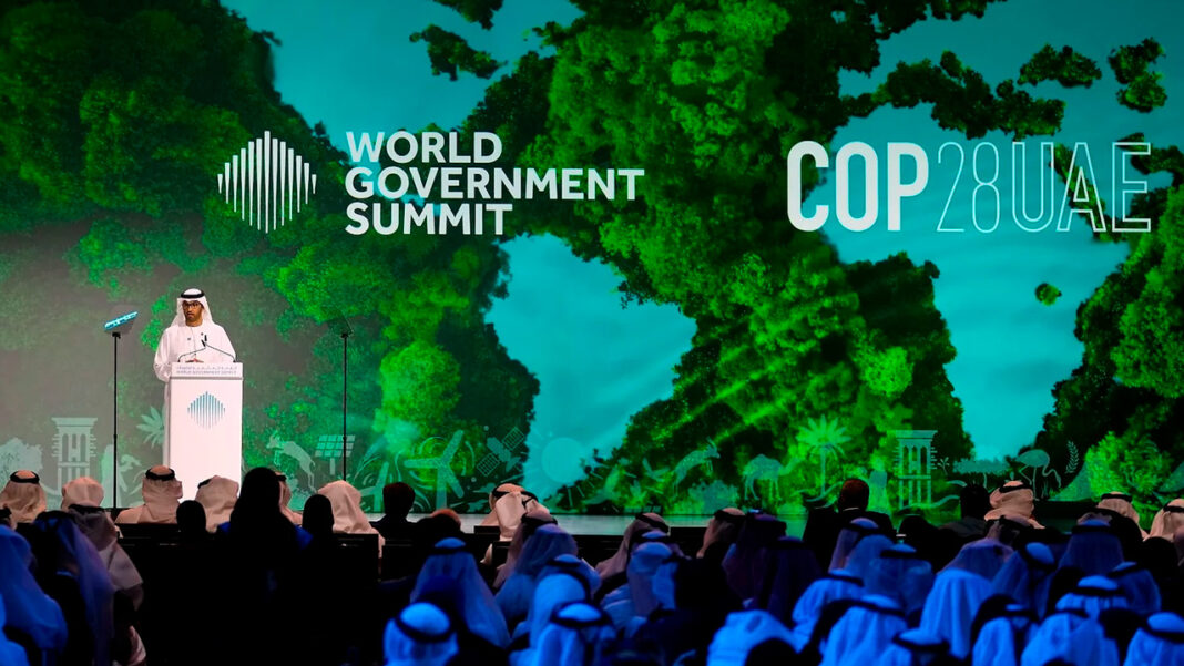 El último borrado de la COP 28 excluye la eliminación progresiva de los combustibles fósiles, optando por un enfoque que sugiere reducciones 