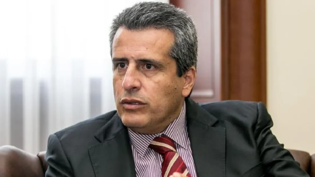 Ministro del Interior propone regularizar la marihuana para frenar el conflicto en el Cauca