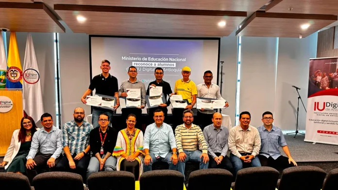 Seis egresados de la IU Digital de Antioquia, destacaron en la categoría excelencia de las Pruebas Saber Pro-2022, un hito histórico para la institución en sus seis años de historia.