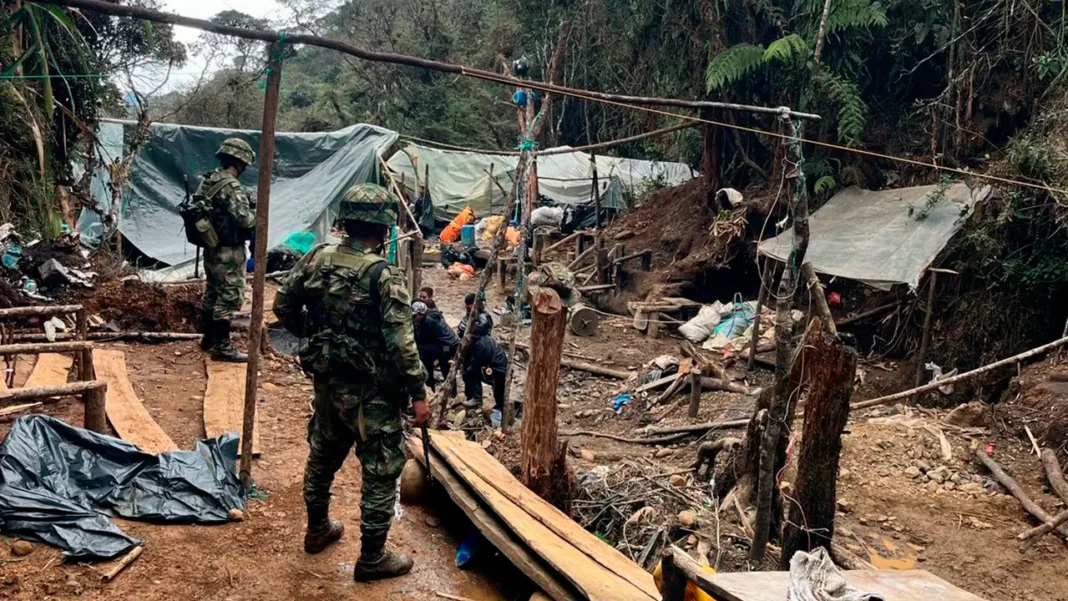 En un operativo contra la minería ilegal la Fuerza Pública logró el hallazgo de 11 socavones y maquinaría avaluada en $5.000 millones que operaba en el parque Nacional Farallones de Cali.