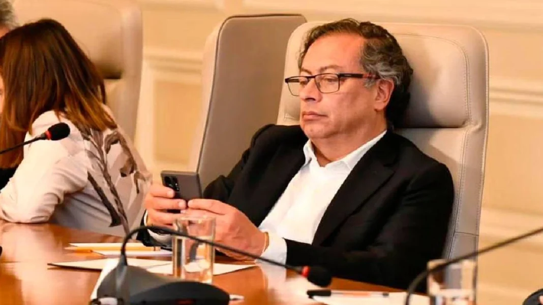 ¿En qué consiste la propuesta de Petro de autodestrucción de celulares en caso de robo?