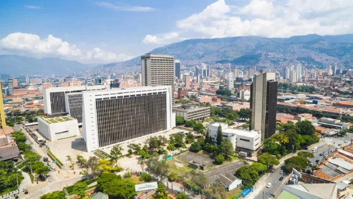 Alcaldía saliente de Medellín dejaría un contrato de $1.000 millones tres días antes de irse