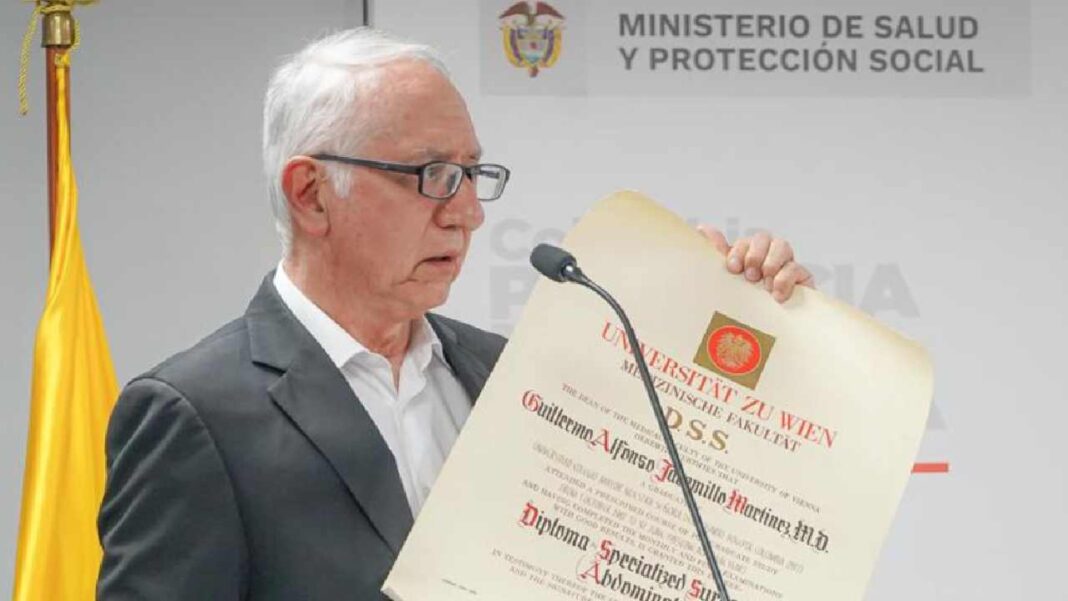 Ministro de Salud responde a críticas sobre su historial académico
