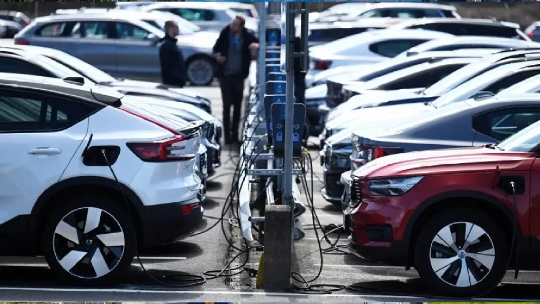 El top 20 de vehículos eléctricos e híbridos más vendidos en 2023 en Colombia