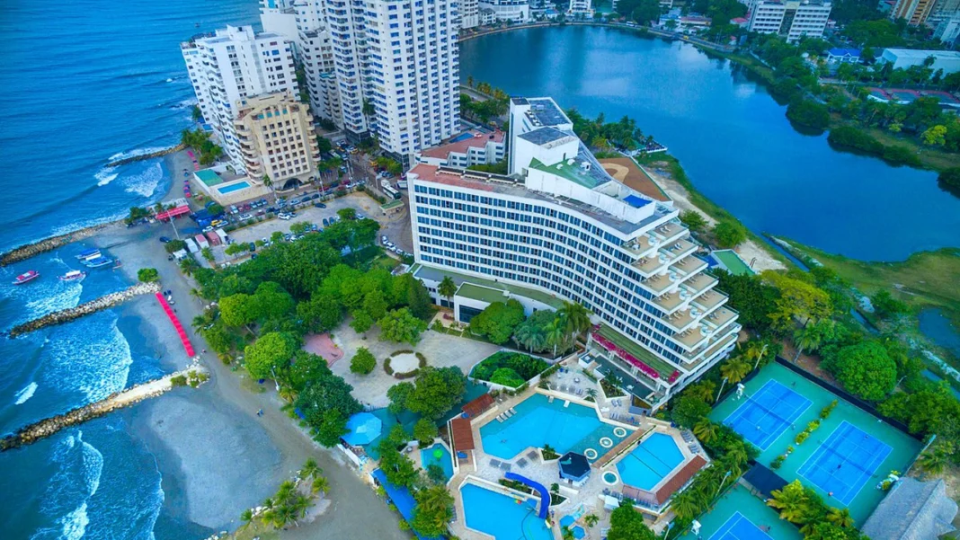 La ocupación hotelera en Colombia registró una disminución del 2,35% en 2023, marcando un año desafiante para la industria turística. Sin embargo, el sector se acerca al millón de camas, destacando un potencial resiliente en medio de las adversidades.