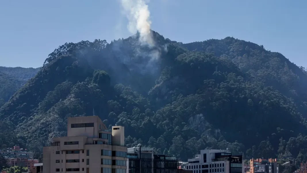 Alcalde de Bogotá anunció control del incendio en Cerros Orientales para hoy