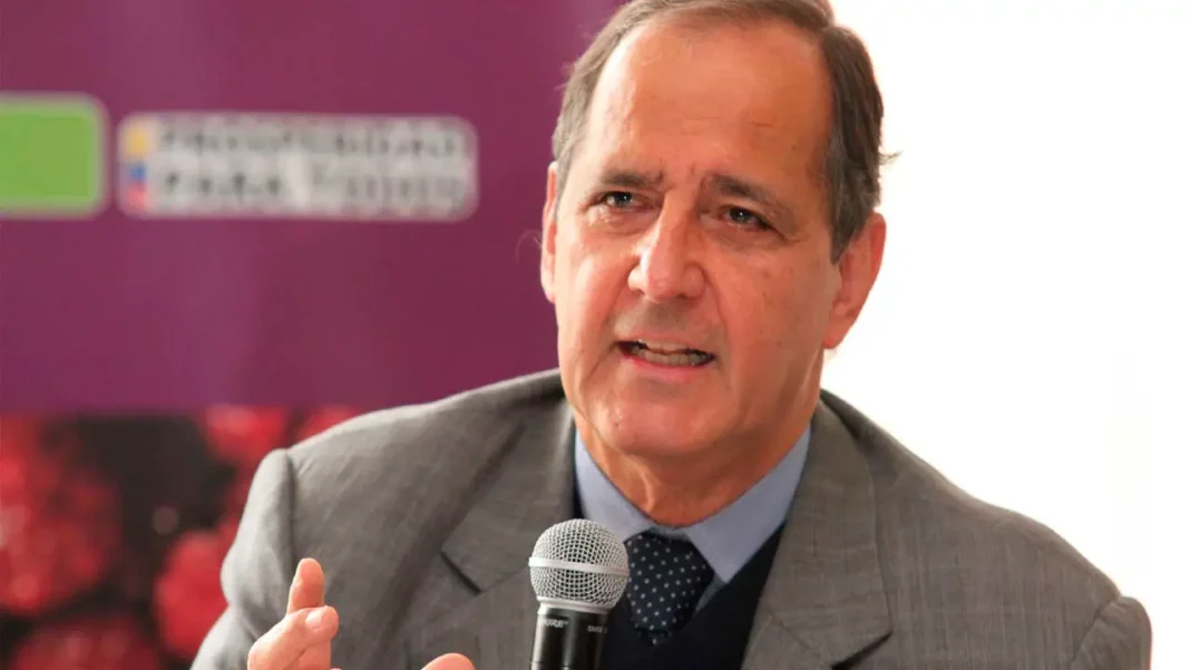 A través de su cuenta de X, el exministro Juan Camilo Restrepo lanzó una advertencia sobre una posible nueva reforma tributaria en el país que se estaría planeando por parte del Ministerio de Hacienda de acuerdo a lo solicitado por el presidente Petro hace unos días atrás.