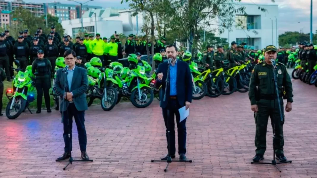 El Alcalde Mayor de Bogotá y Mebog, lanzaron la estrategia de seguridad 'Bogotá Camina Segura' con la cual buscan recuperar la seguridad de los capitalinos a través de 11 pilares fundamentales que se desarrollarán en la ciudad.