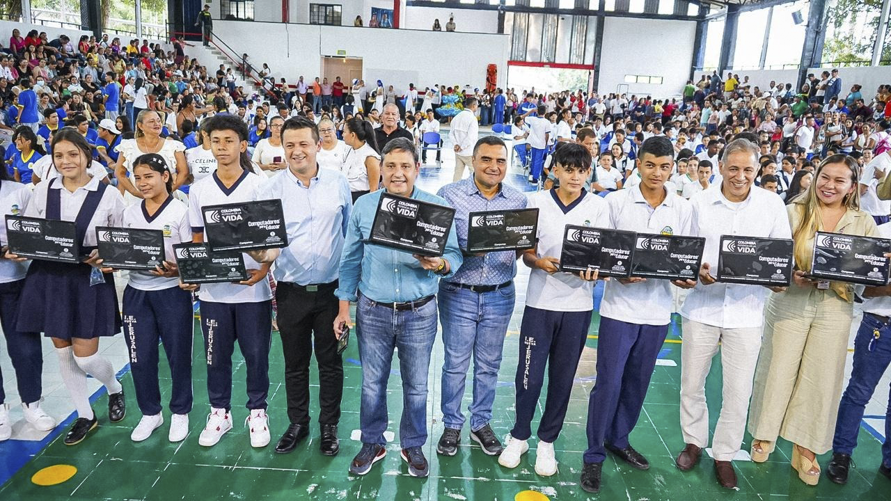 MinTIC anunció la destinación de $13.420 millones para el departamento de Caquetá, en el que el ministro TIC, Mauricio Lizcano dijo que se buscará conectar a 16 municipios de la esta región con internet satelital.