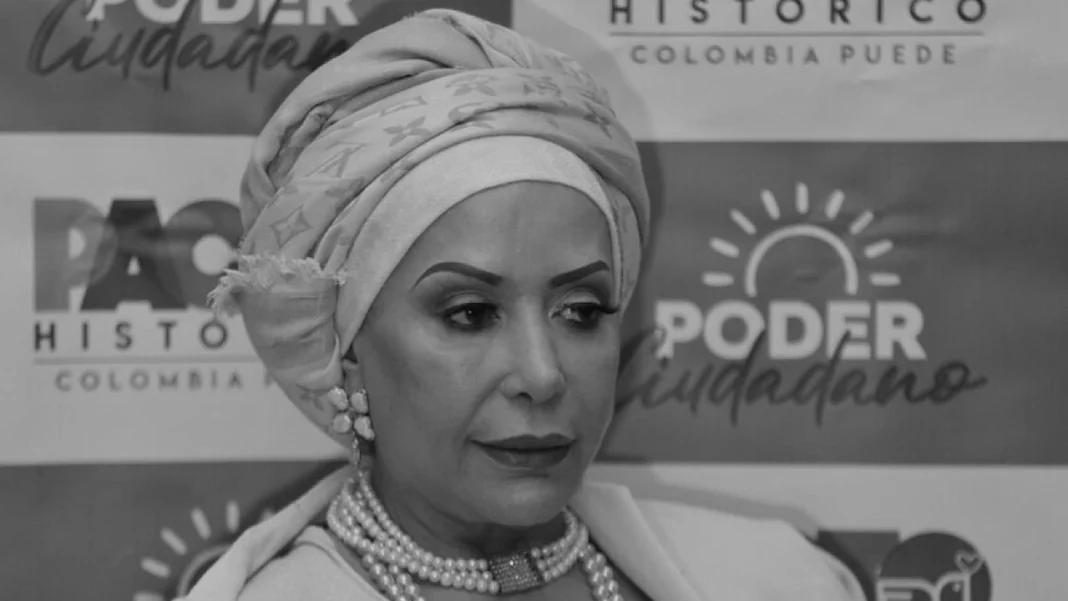 Este sábado falleció la senadora del Pacto Histórico, Piedad Córdoba, luego de ser trasladada por sus escoltas a un centro medico de Medellín donde se confirmó su deceso al parecer producto de un infarto.