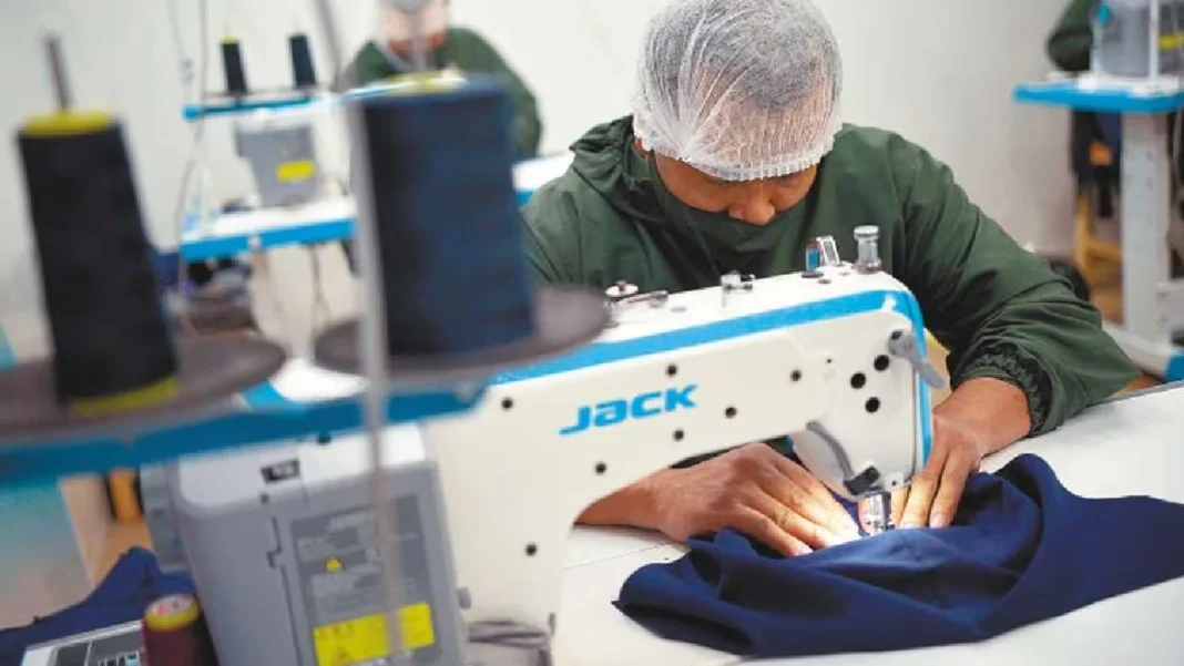 Producción manufacturera cayó 6,4 % en noviembre