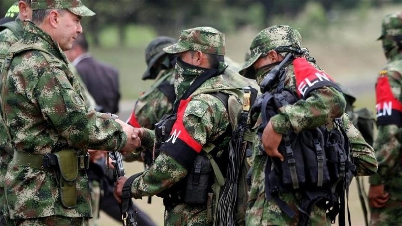 Gobierno y el ELN acordaron extender por seis meses el cese al fuego