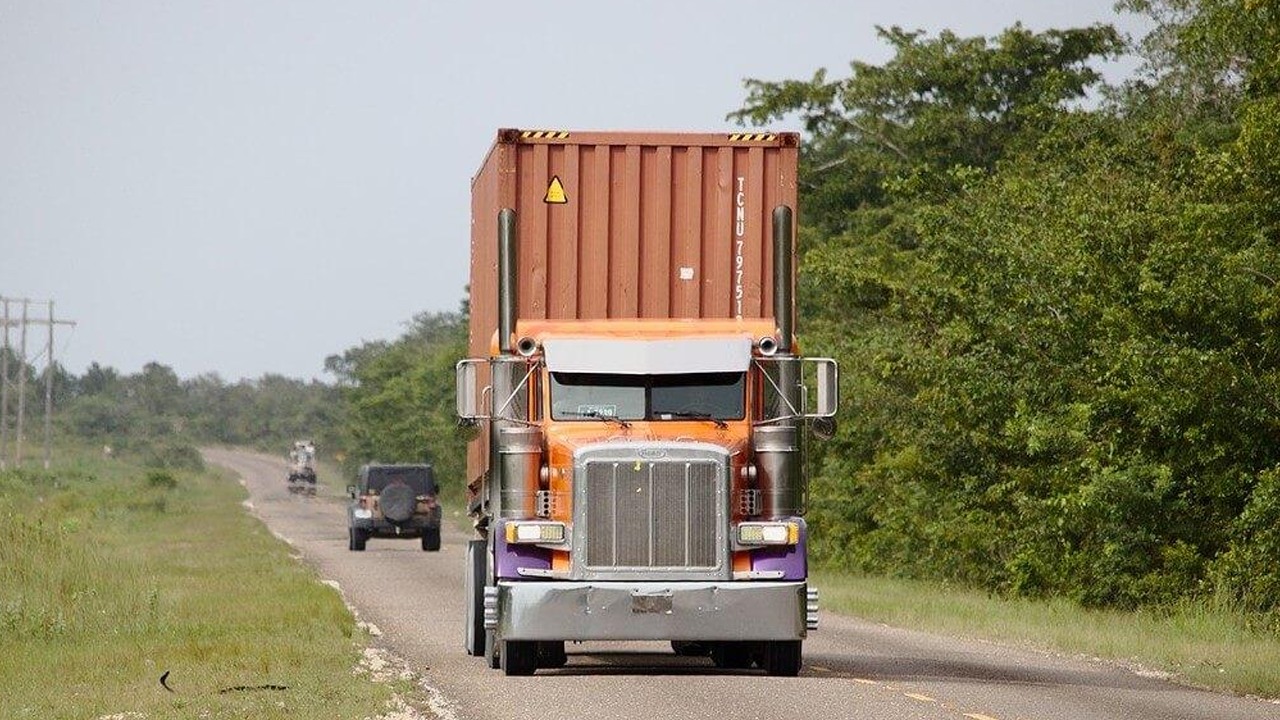 El sector de transporte de carga enfrentó desafíos significativos en 2023, con un aumento anual del 2,32% en los costos, según el Índice de Costos del Transporte de Carga (Ictc) del Dane.