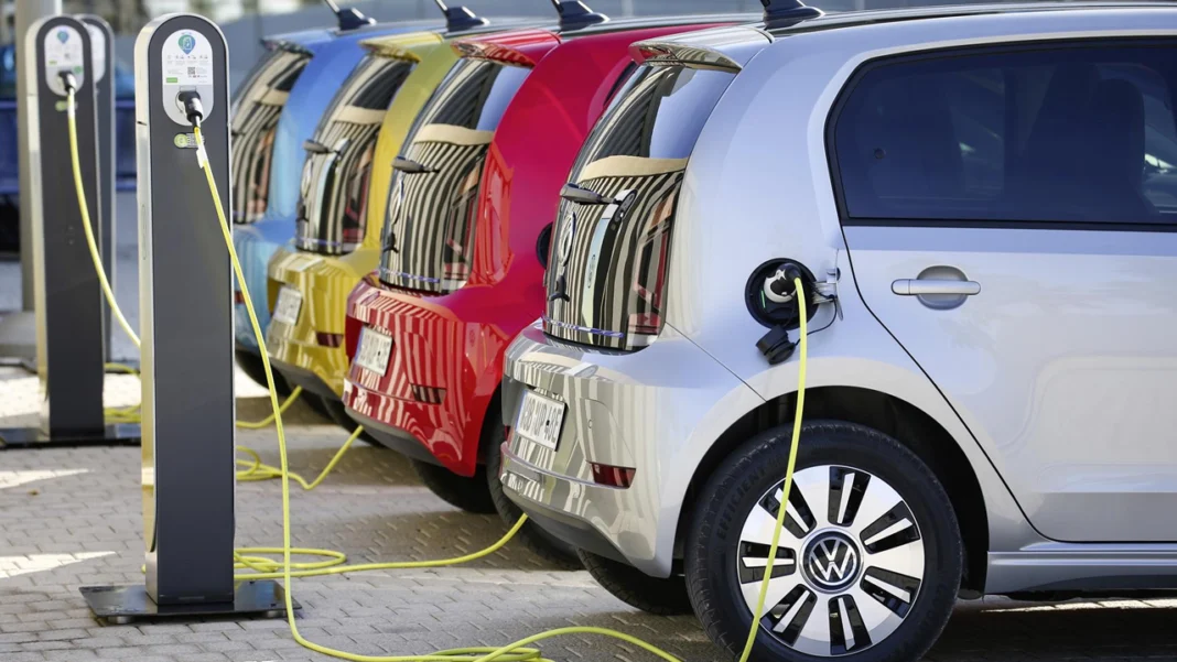 Con el creciente interés de los colombianos por los vehículos eléctricos, surge la pregunta: ¿Cuánto cuesta mantener un automóvil con motor eléctrico y cuáles son sus beneficios? Analicemos las cifras y opciones disponibles en el mercado.