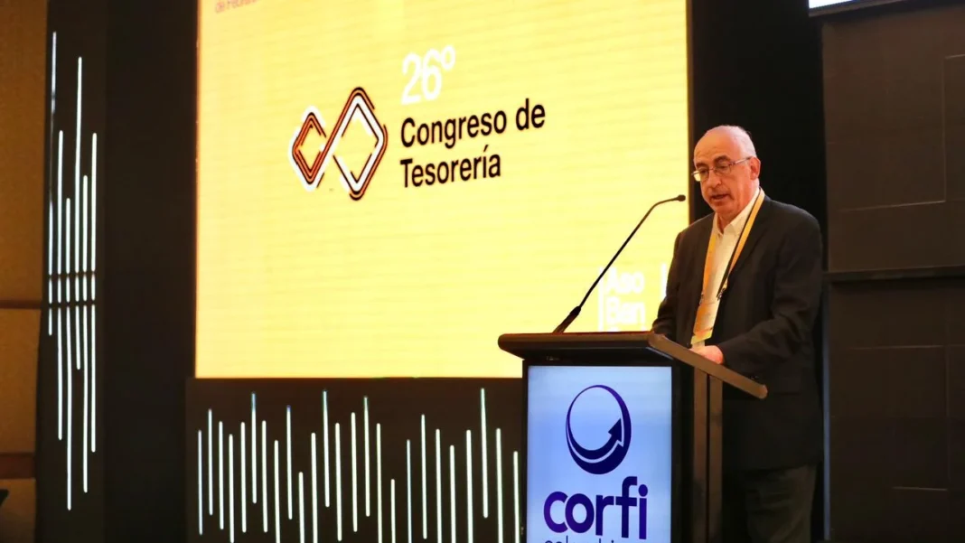 Gerente del Banco de la República pide cautela en reducción de tasas de interés